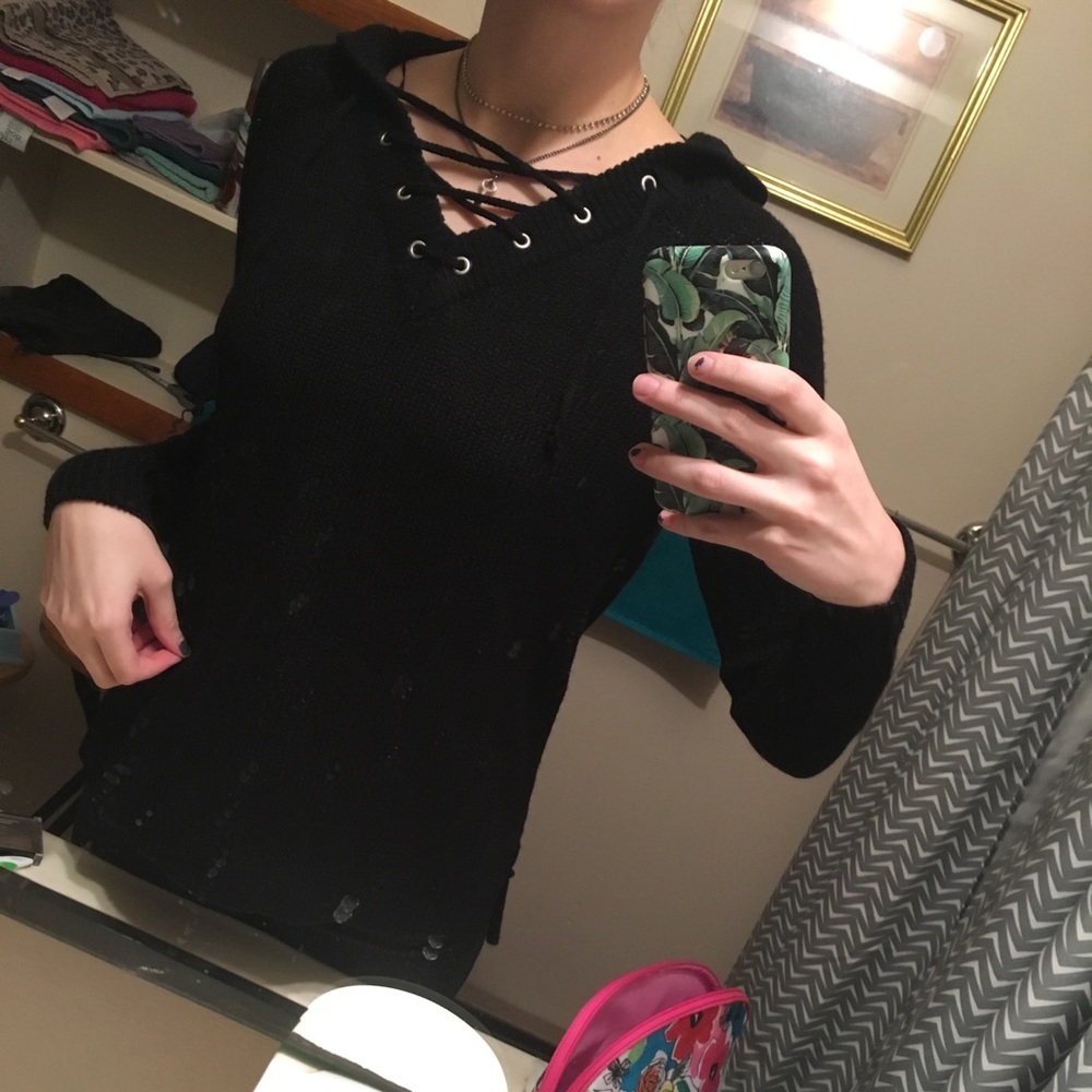 ⚡️3 FOR $10⚡️Black lace up sweater